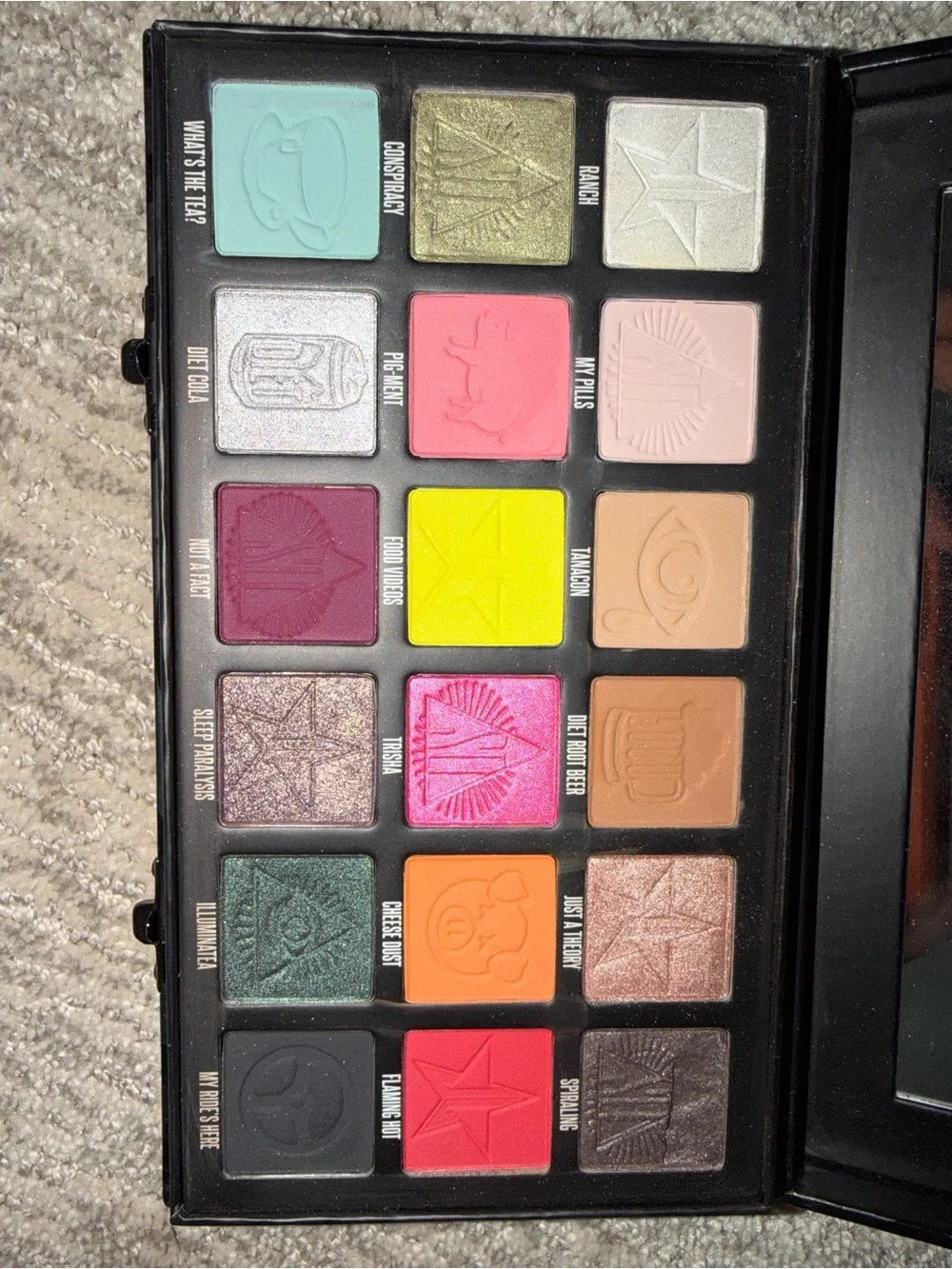 Jeffree Star Conspiracy Eyeshadow Palette - Black & White